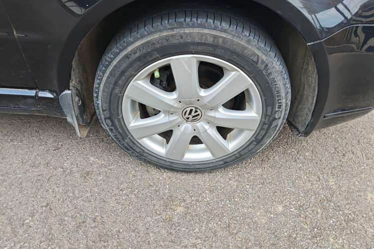 Used Volkswagen Passat 2011 1.8T Manual Luxury Model Right Front Wheel Hub