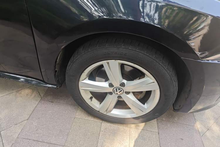 Used Volkswagen Passat 2011 1.8TSI DSG Prestige Edition Right Front Wheel Hub