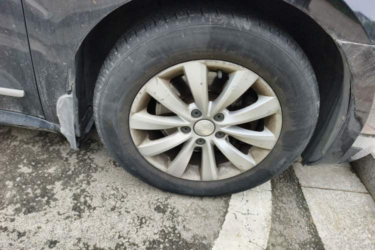 Used Volkswagen Passat 2011 1.8TSI Automatic Prestige Edition Right Front Wheel Hub