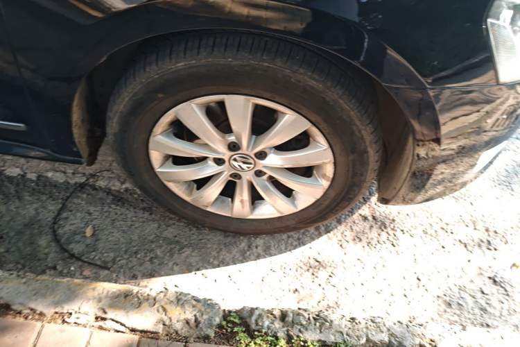 Used Volkswagen Passat 2011 1.8TSI Automatic Prestige Edition Right Front Wheel Hub