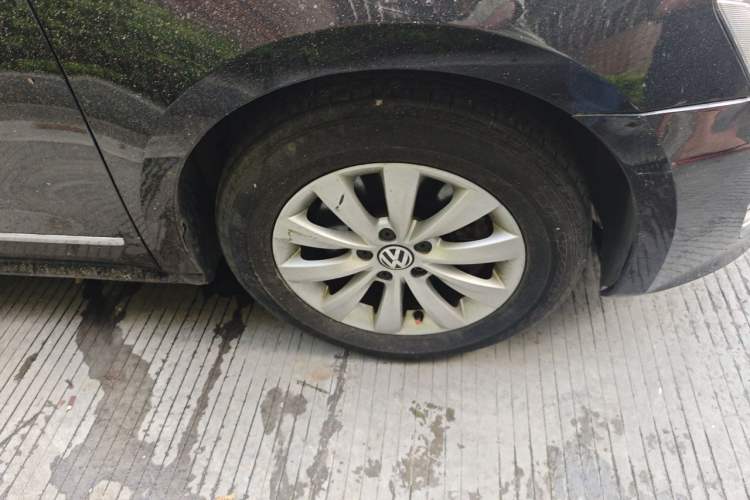 Used Volkswagen Passat 2011 1.8 TSI DSG Prestige Edition Right Front Wheel Hub