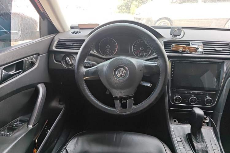 Used Volkswagen Passat 2011 1.8TSI Automatic Prestige Edition Steering Wheel