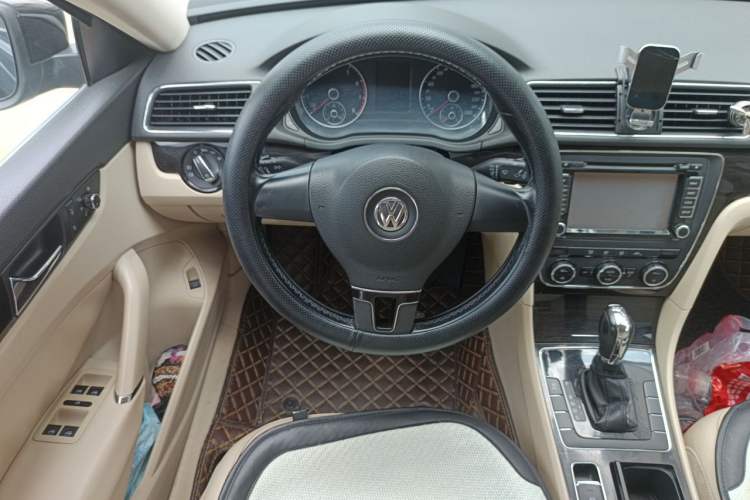 Used Volkswagen Passat 2011 1.8TSI Automatic Prestige Edition Steering Wheel