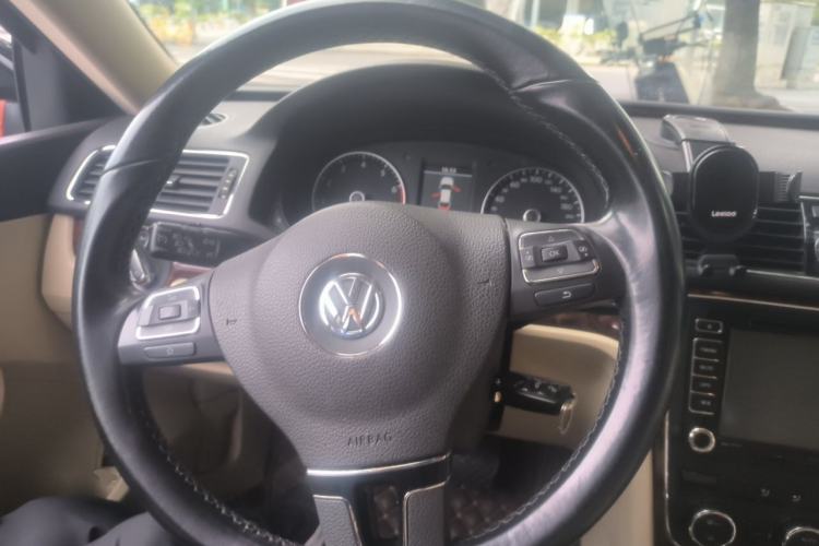 Used Volkswagen Passat 2011 1.8TSI DSG Prestige Edition Steering Wheel