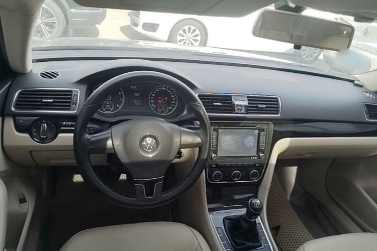 Used Volkswagen Passat 2011 1.4 TSI Manual Luxury Edition Steering Wheel