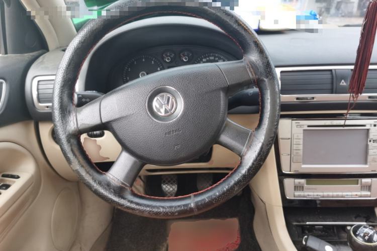 Used Volkswagen Passat 2011 2.0L Manual Luxury Version Steering Wheel