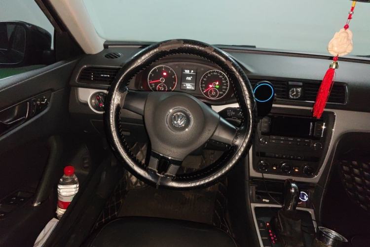 Used Volkswagen Passat 2011 1.8TSI Automatic Prestige Edition Steering Wheel