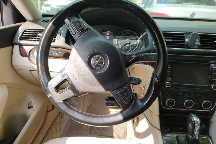 Used Volkswagen Passat 2011 1.8TSI DSG Prestige Edition Steering Wheel