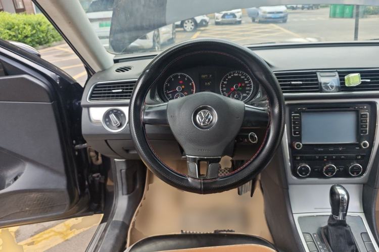 Used Volkswagen Passat 2011 1.8TSI Automatic Prestige Edition Steering Wheel