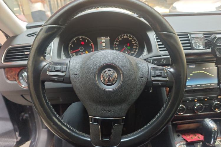 Used Volkswagen Passat 2011 1.8TSI DSG Prestige Edition Steering Wheel