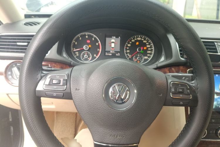 Used Volkswagen Passat 2011 1.8 TSI DSG Ultimate Edition Steering Wheel