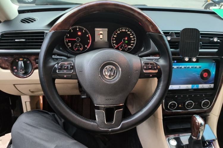 Used Volkswagen Passat 2011 1.8 TSI DSG Ultimate Edition Steering Wheel