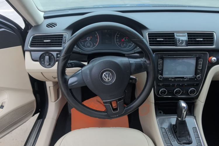 Used Volkswagen Passat 2011 1.8 TSI DSG Prestige Edition Steering Wheel