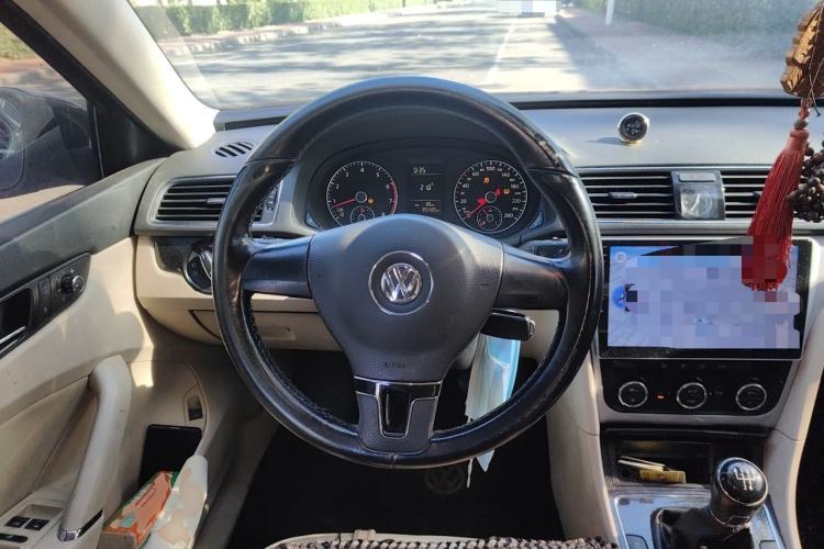 Used Volkswagen Passat 2011 1.4 TSI Manual Luxury Edition Steering Wheel