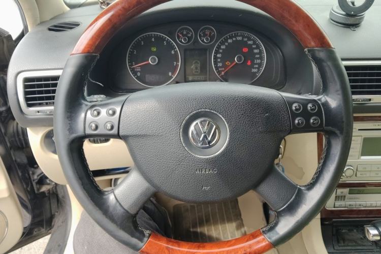 Used Volkswagen Passat 2011 1.8T Automatic Luxury Model Steering Wheel