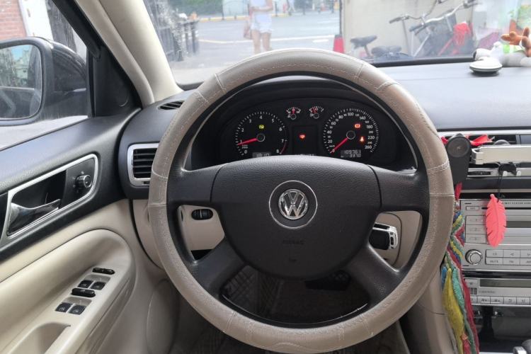 Used Volkswagen Passat 2011 1.8T Automatic Luxury Model Steering Wheel
