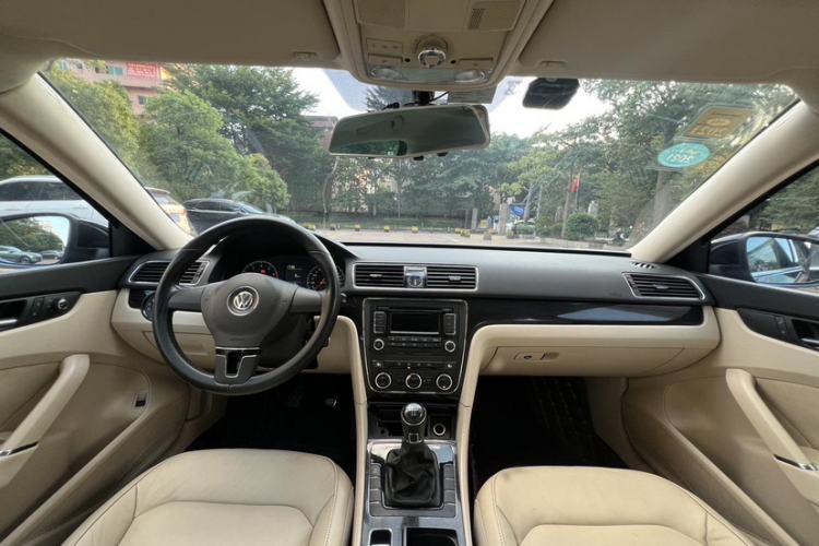 Used Volkswagen Passat 2011 1.4 TSI Manual Luxury Edition Steering Wheel