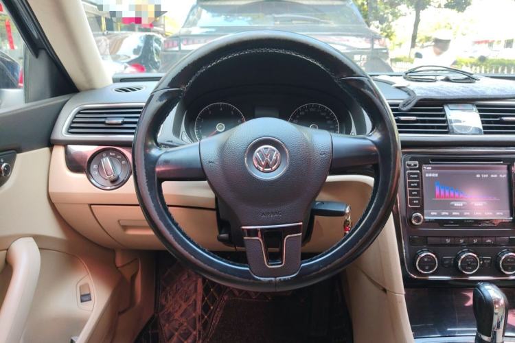 Used Volkswagen Passat 2011 1.8TSI Automatic Prestige Edition Steering Wheel