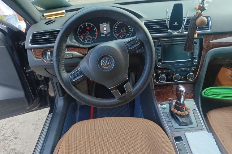 Used Volkswagen Passat 2011 3.0L V6 DSG Flagship Deluxe Edition Steering Wheel