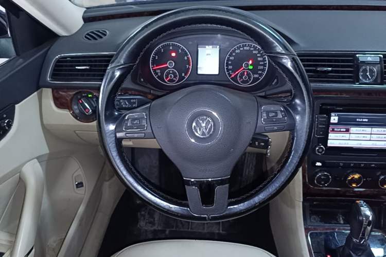 Used Volkswagen Passat 2011 2.0 TSI DSG Premium Edition Steering Wheel