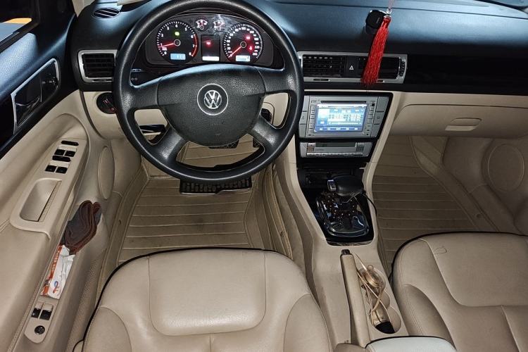 Used Volkswagen Passat 2011 1.8T Automatic Luxury Model Steering Wheel