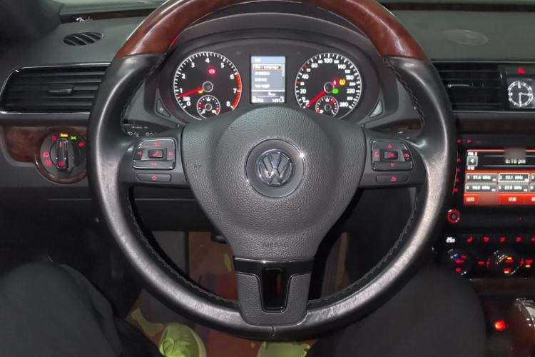 Used Volkswagen Passat 2011 3.0L V6 DSG Flagship Edition Steering Wheel