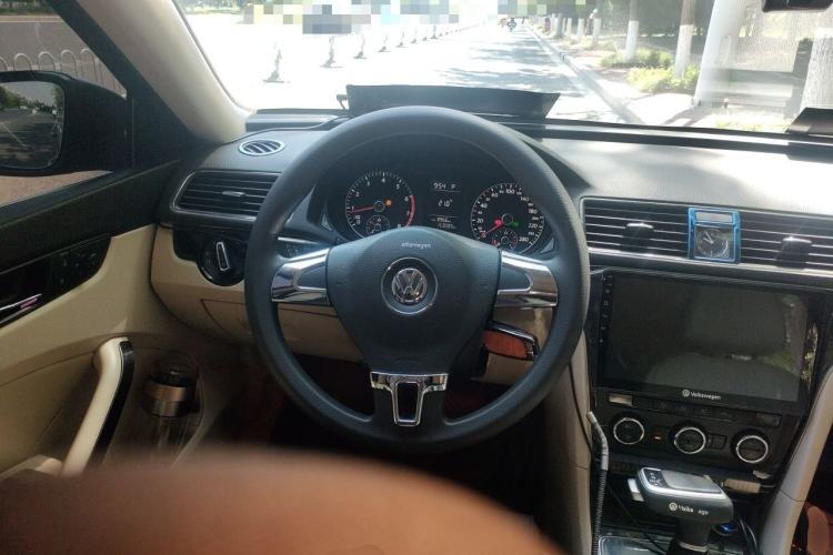 Used Volkswagen Passat 2011 1.8TSI Automatic Prestige Edition Steering Wheel