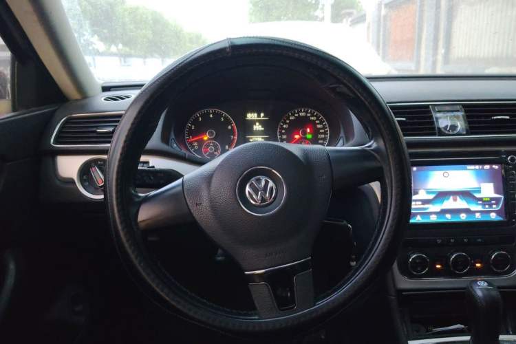Used Volkswagen Passat 2011 1.8 TSI DSG Prestige Edition Steering Wheel
