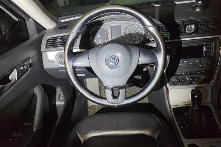 Used Volkswagen Passat 2011 1.8 TSI DSG Prestige Edition Steering Wheel