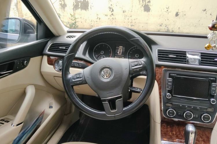 Used Volkswagen Passat 2011 1.8TSI DSG Prestige Edition Steering Wheel