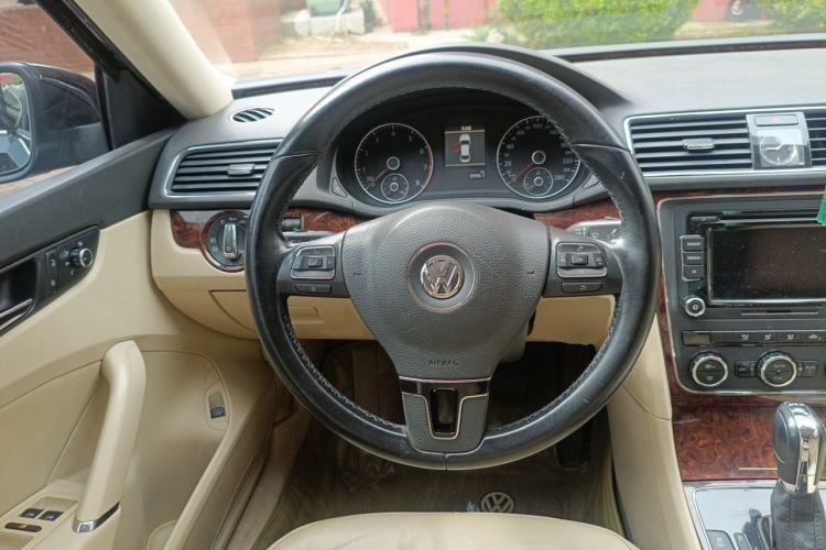 Used Volkswagen Passat 2011 1.8TSI Automatic Prestige Edition Steering Wheel