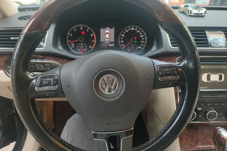 Used Volkswagen Passat 2011 2.0 TSI DSG Ultimate Edition Steering Wheel