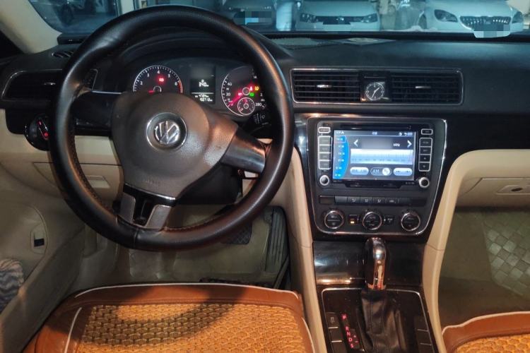 Used Volkswagen Passat 2011 1.8TSI Automatic Prestige Edition Steering Wheel