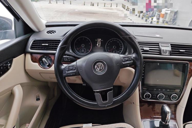 Used Volkswagen Passat 2011 1.8TSI DSG Prestige Edition Steering Wheel