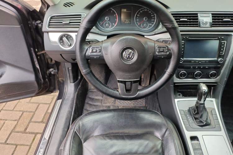Used Volkswagen Passat 2011 1.8TSI Automatic Prestige Edition Steering Wheel