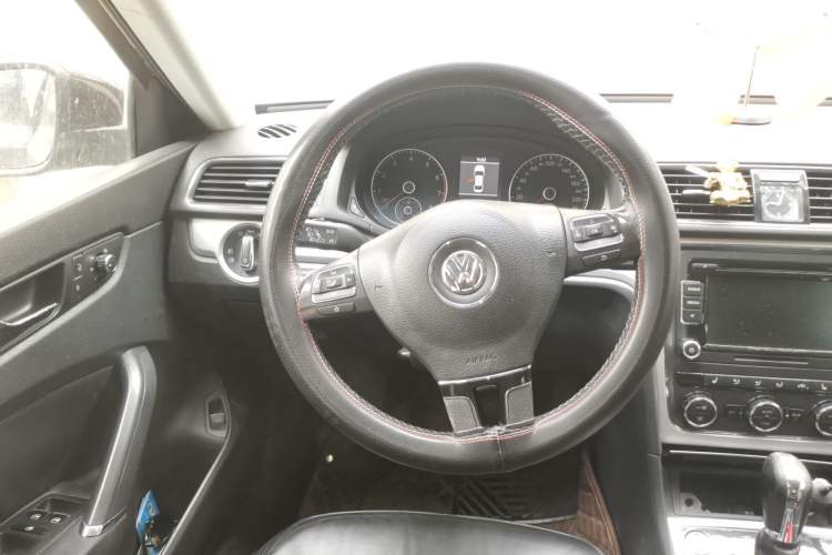 Used Volkswagen Passat 2011 2.0 TSI DSG Ultimate Edition Steering Wheel