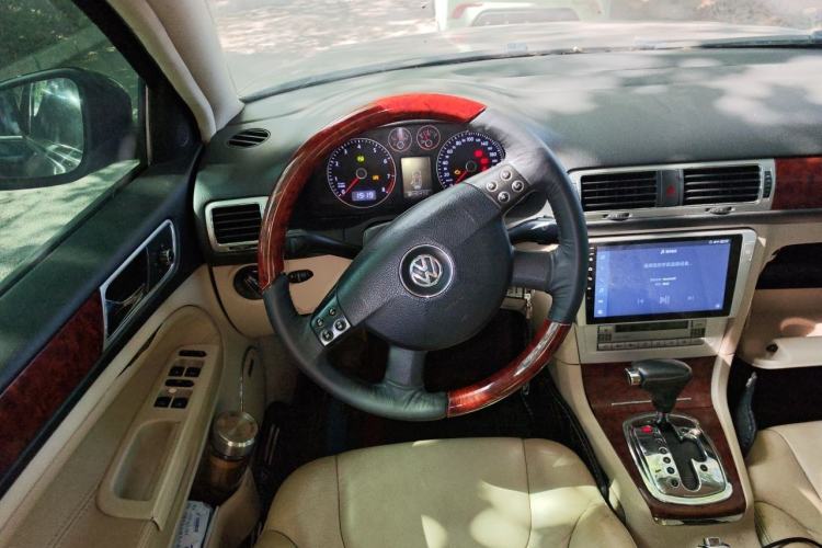 Used Volkswagen Passat 2011 1.8T Automatic Luxury Model Steering Wheel