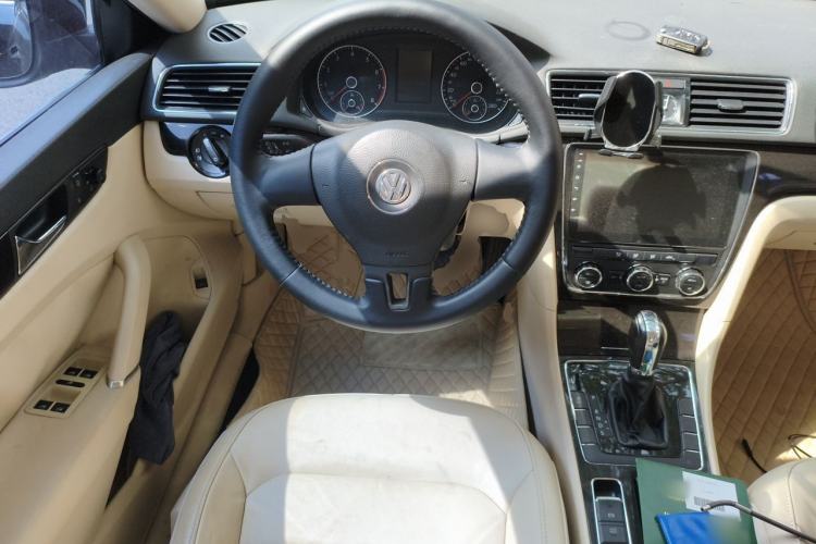 Used Volkswagen Passat 2011 1.8TSI Automatic Prestige Edition Steering Wheel
