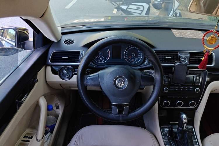 Used Volkswagen Passat 2011 1.8 TSI DSG Prestige Edition Steering Wheel
