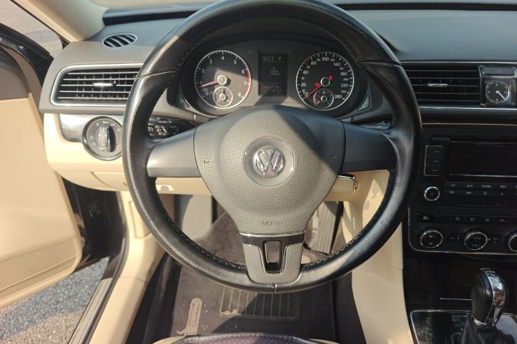 Used Volkswagen Passat 2011 1.4 TSI DSG Prestige Edition Steering Wheel