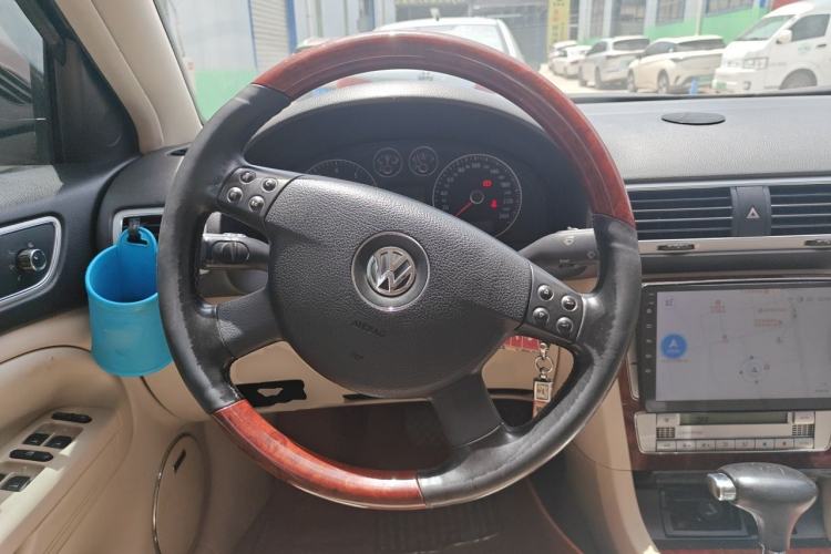 Used Volkswagen Passat 2011 1.8T Automatic Luxury Model Steering Wheel