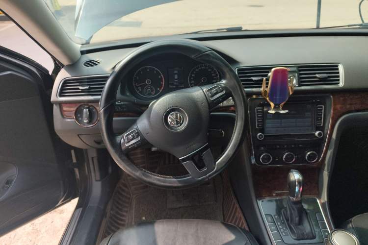 Used Volkswagen Passat 2011 1.8 TSI DSG Ultimate Edition Steering Wheel