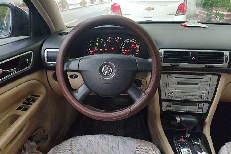 Used Volkswagen Passat 2011 1.8T Automatic Luxury Model Steering Wheel