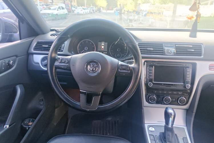 Used Volkswagen Passat 2011 2.0 TSI DSG Ultimate Edition Steering Wheel