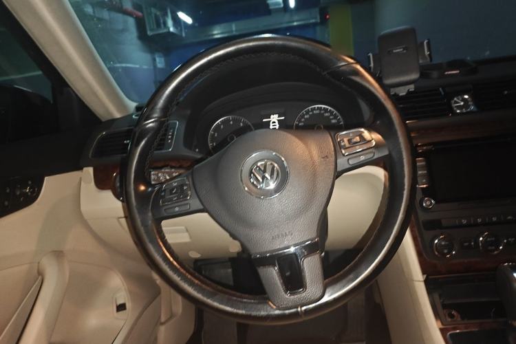 Used Volkswagen Passat 2011 1.8TSI DSG Prestige Edition Steering Wheel