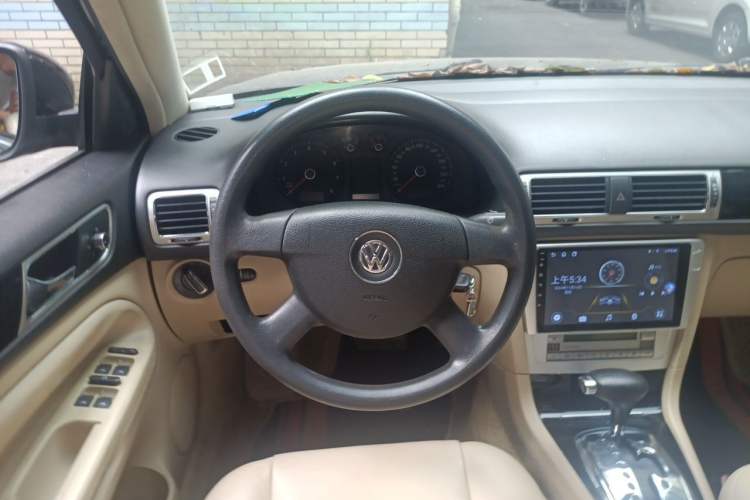 Used Volkswagen Passat 2011 1.8T Automatic Luxury Model Steering Wheel