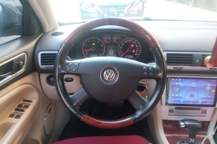 Used Volkswagen Passat 2011 1.8T Automatic Luxury Model Steering Wheel