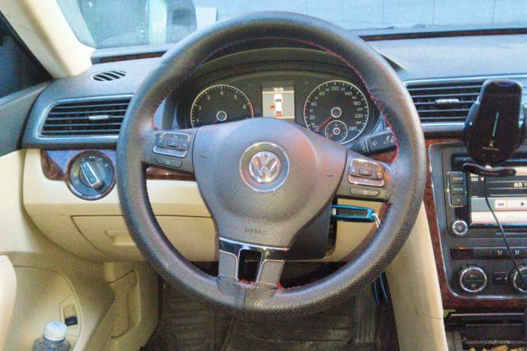 Used Volkswagen Passat 2011 1.8TSI DSG Prestige Edition Steering Wheel