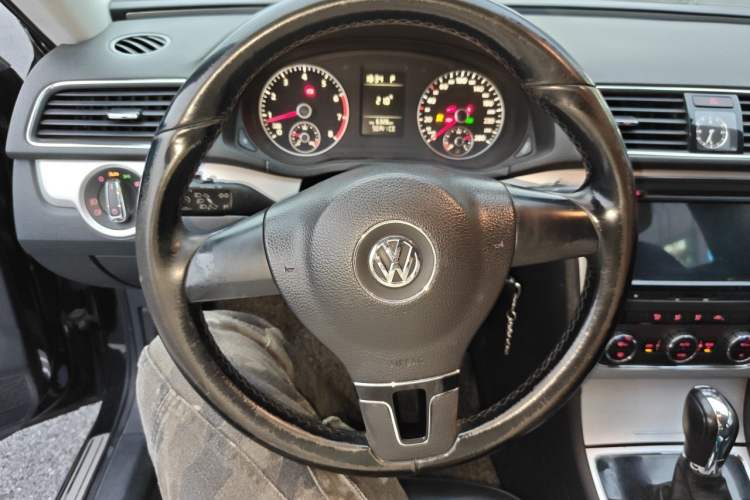 Used Volkswagen Passat 2011 1.8 TSI DSG Prestige Edition Steering Wheel