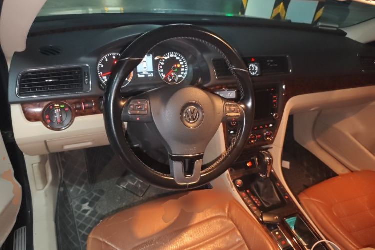 Used Volkswagen Passat 2011 2.0 TSI DSG Ultimate Edition Steering Wheel